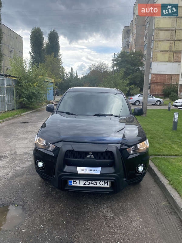 Mitsubishi Outlander 2012