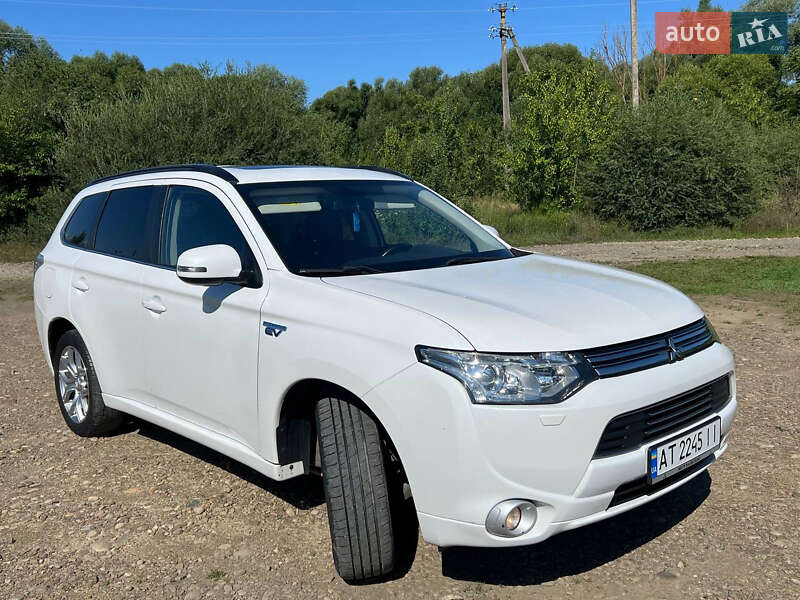 Внедорожник / Кроссовер Mitsubishi Outlander 2014 в Ивано-Франковске фото 3 Внедорожник / Кроссовер Mitsubishi Outlander 2014 в Ивано-Франковске