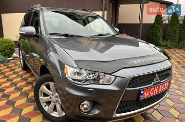 Внедорожник / Кроссовер Mitsubishi Outlander 2012 в 