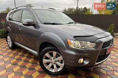 Внедорожник / Кроссовер Mitsubishi Outlander 2012 в 