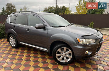 Внедорожник / Кроссовер Mitsubishi Outlander 2012 в 