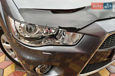 Внедорожник / Кроссовер Mitsubishi Outlander 2012 в 
