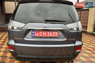 Внедорожник / Кроссовер Mitsubishi Outlander 2012 в 