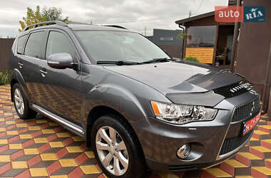 Внедорожник / Кроссовер Mitsubishi Outlander 2012 в 