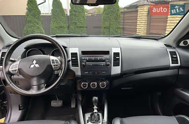 Внедорожник / Кроссовер Mitsubishi Outlander 2012 в 