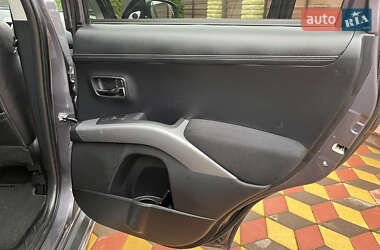 Внедорожник / Кроссовер Mitsubishi Outlander 2012 в 