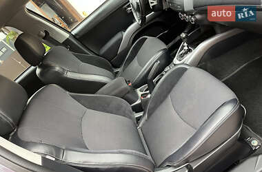 Внедорожник / Кроссовер Mitsubishi Outlander 2012 в 