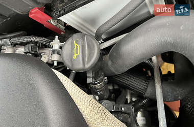 Внедорожник / Кроссовер Mitsubishi Outlander 2012 в 