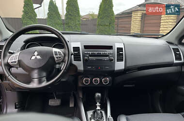 Внедорожник / Кроссовер Mitsubishi Outlander 2012 в 