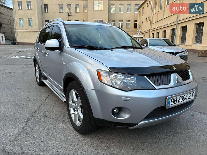 Внедорожник / Кроссовер Mitsubishi Outlander 2008 в 