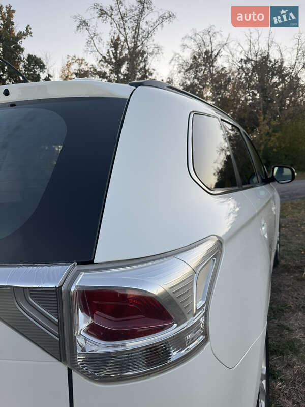 Позашляховик / Кросовер Mitsubishi Outlander 2013 в Валках