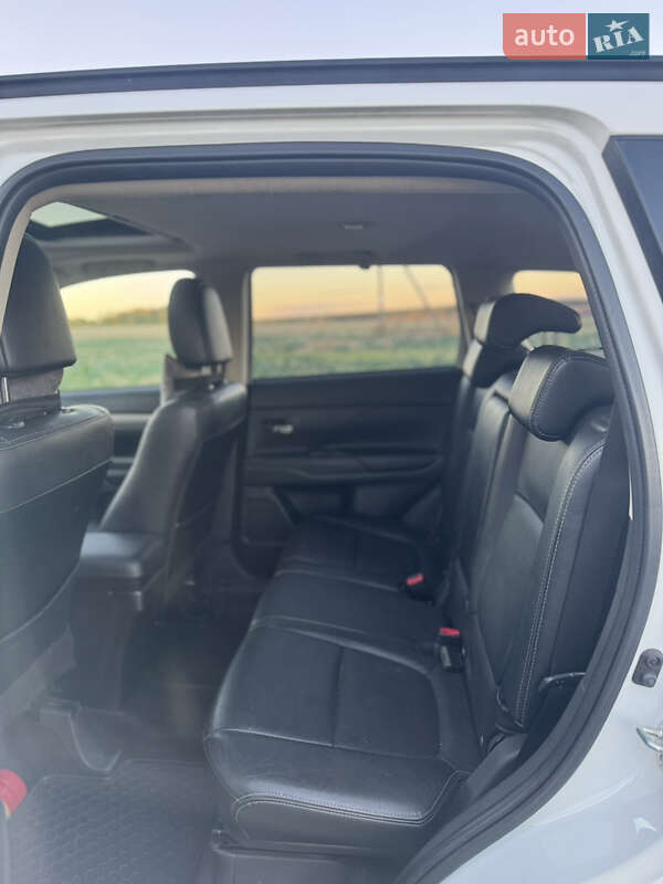 Позашляховик / Кросовер Mitsubishi Outlander 2013 в Валках