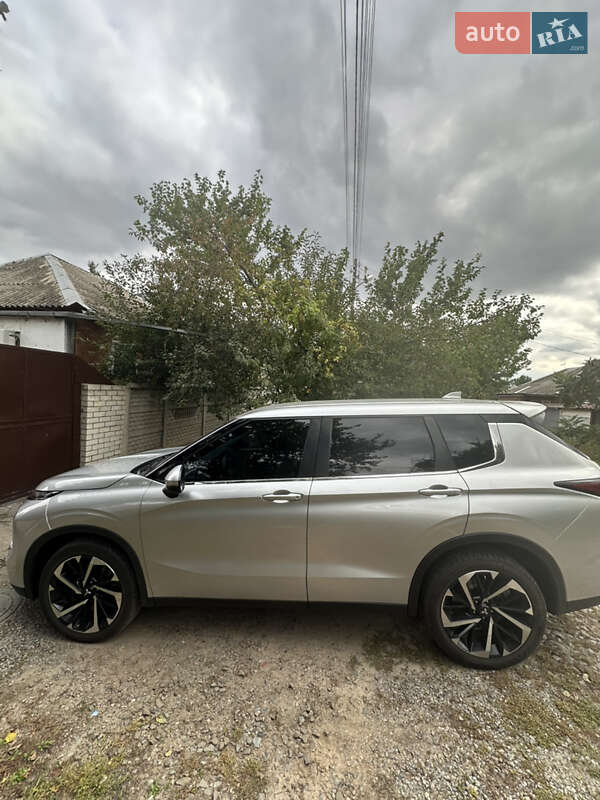 Mitsubishi Outlander 2021