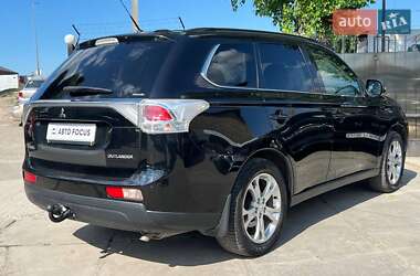 Внедорожник / Кроссовер Mitsubishi Outlander 2013 в 