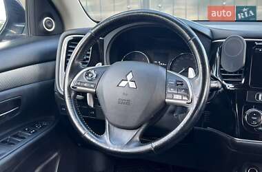 Внедорожник / Кроссовер Mitsubishi Outlander 2013 в 