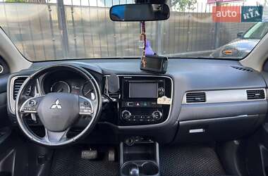 Внедорожник / Кроссовер Mitsubishi Outlander 2013 в 