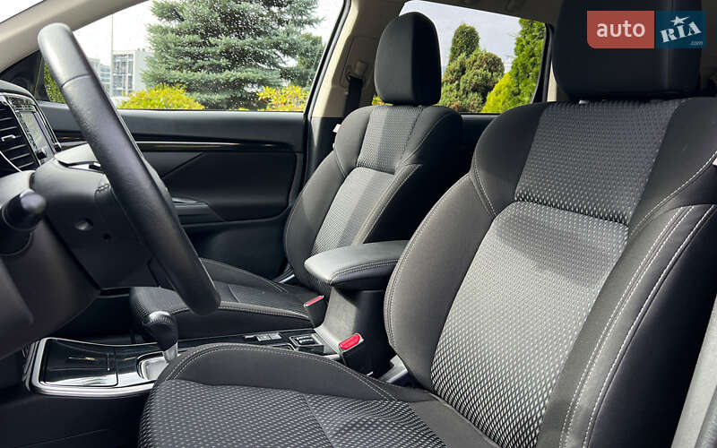 Позашляховик / Кросовер Mitsubishi Outlander 2019 в Львові фото 9 Позашляховик / Кросовер Mitsubishi Outlander 2019 в Львові
