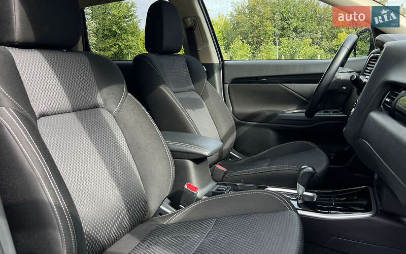 Позашляховик / Кросовер Mitsubishi Outlander 2019 в Львові фото 20 Позашляховик / Кросовер Mitsubishi Outlander 2019 в Львові