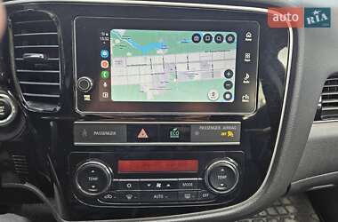 Внедорожник / Кроссовер Mitsubishi Outlander 2018 в 