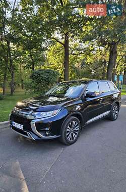 Внедорожник / Кроссовер Mitsubishi Outlander 2018 в 