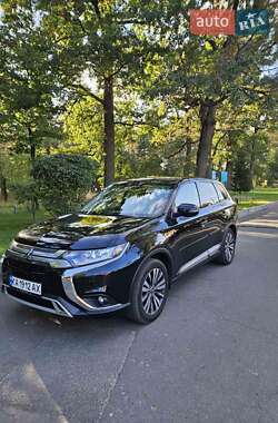 Внедорожник / Кроссовер Mitsubishi Outlander 2018 в 