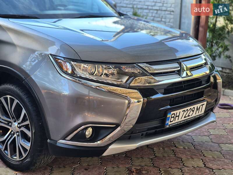 Внедорожник / Кроссовер Mitsubishi Outlander 2017 в Запорожье