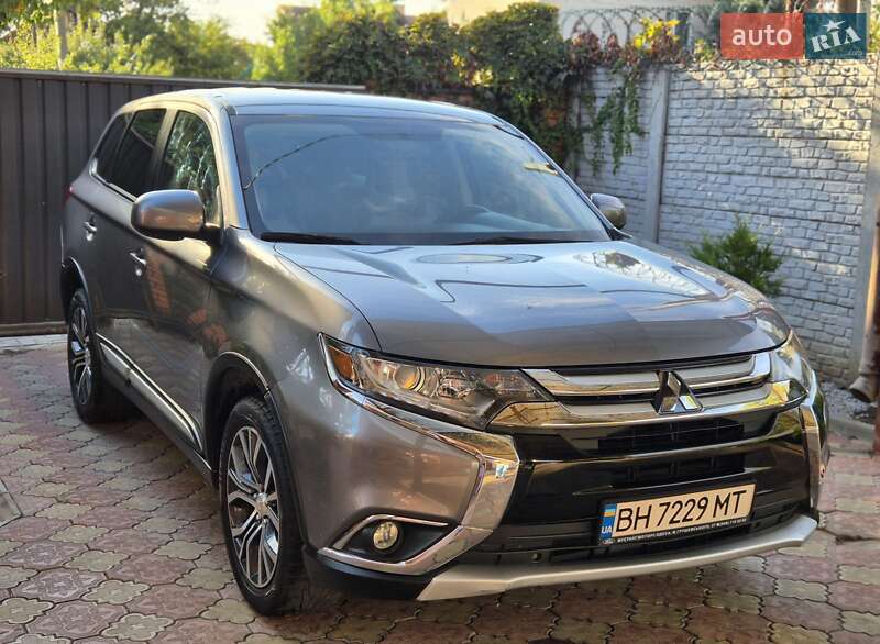 Внедорожник / Кроссовер Mitsubishi Outlander 2017 в Запорожье