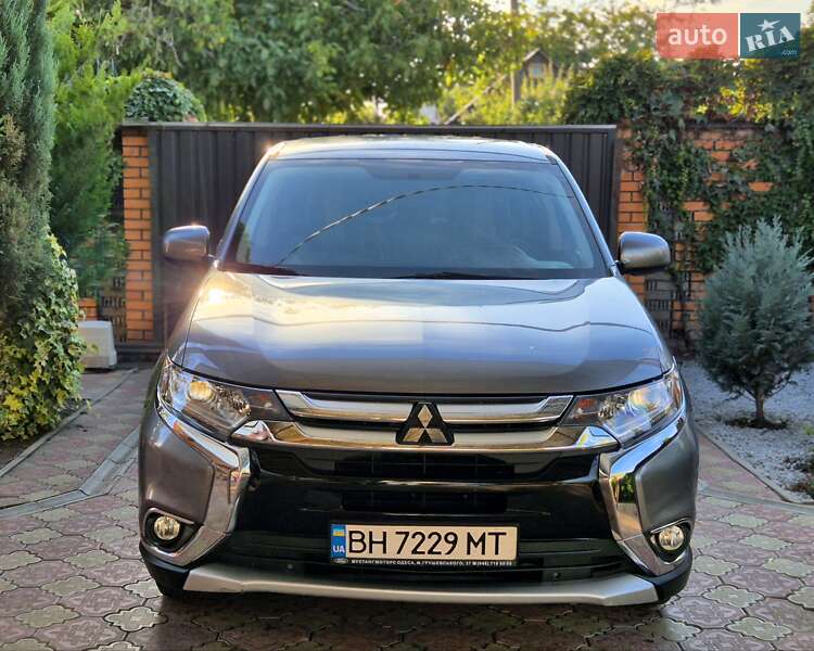 Внедорожник / Кроссовер Mitsubishi Outlander 2017 в Запорожье