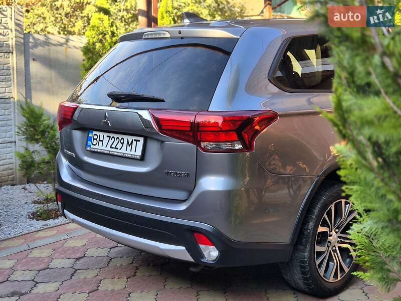 Внедорожник / Кроссовер Mitsubishi Outlander 2017 в Запорожье