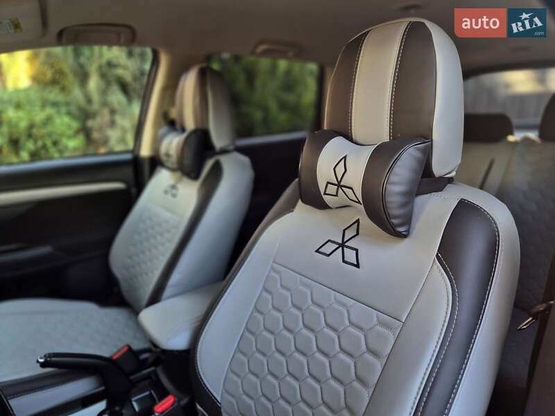 Внедорожник / Кроссовер Mitsubishi Outlander 2017 в Запорожье