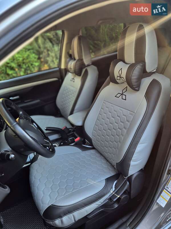 Внедорожник / Кроссовер Mitsubishi Outlander 2017 в Запорожье