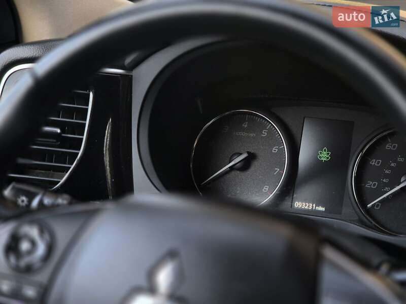 Внедорожник / Кроссовер Mitsubishi Outlander 2017 в Запорожье