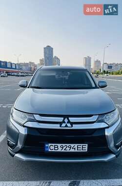 Внедорожник / Кроссовер Mitsubishi Outlander 2016 в Киеве