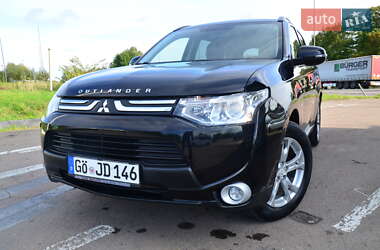 Внедорожник / Кроссовер Mitsubishi Outlander 2013 в 