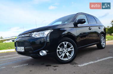 Внедорожник / Кроссовер Mitsubishi Outlander 2013 в 