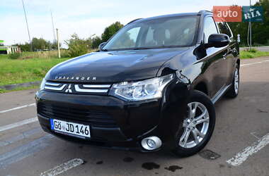 Внедорожник / Кроссовер Mitsubishi Outlander 2013 в 