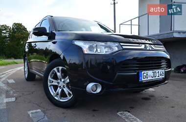 Внедорожник / Кроссовер Mitsubishi Outlander 2013 в 
