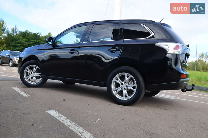 Внедорожник / Кроссовер Mitsubishi Outlander 2013 в Дрогобыче