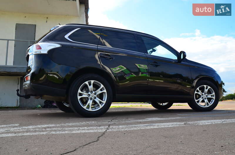 Внедорожник / Кроссовер Mitsubishi Outlander 2013 в Дрогобыче