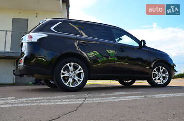 Внедорожник / Кроссовер Mitsubishi Outlander 2013 в 