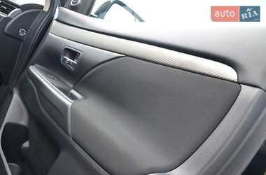 Внедорожник / Кроссовер Mitsubishi Outlander 2013 в 