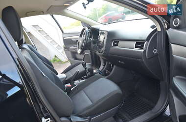 Внедорожник / Кроссовер Mitsubishi Outlander 2013 в 
