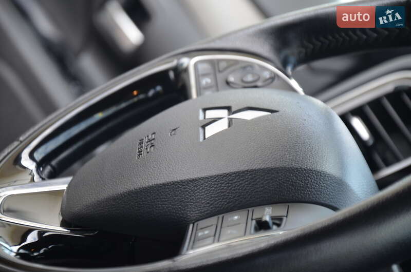 Внедорожник / Кроссовер Mitsubishi Outlander 2013 в Дрогобыче