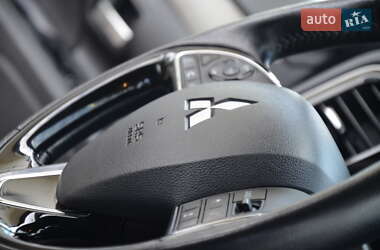 Внедорожник / Кроссовер Mitsubishi Outlander 2013 в 