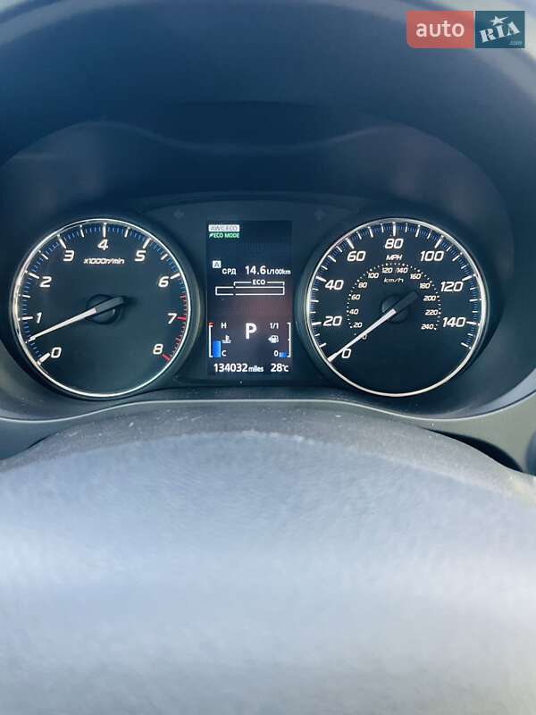 Позашляховик / Кросовер Mitsubishi Outlander 2016 в Києві