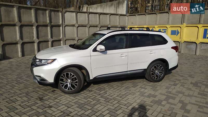 Внедорожник / Кроссовер Mitsubishi Outlander 2016 в Днепре