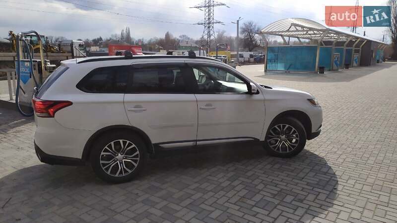 Внедорожник / Кроссовер Mitsubishi Outlander 2016 в Днепре