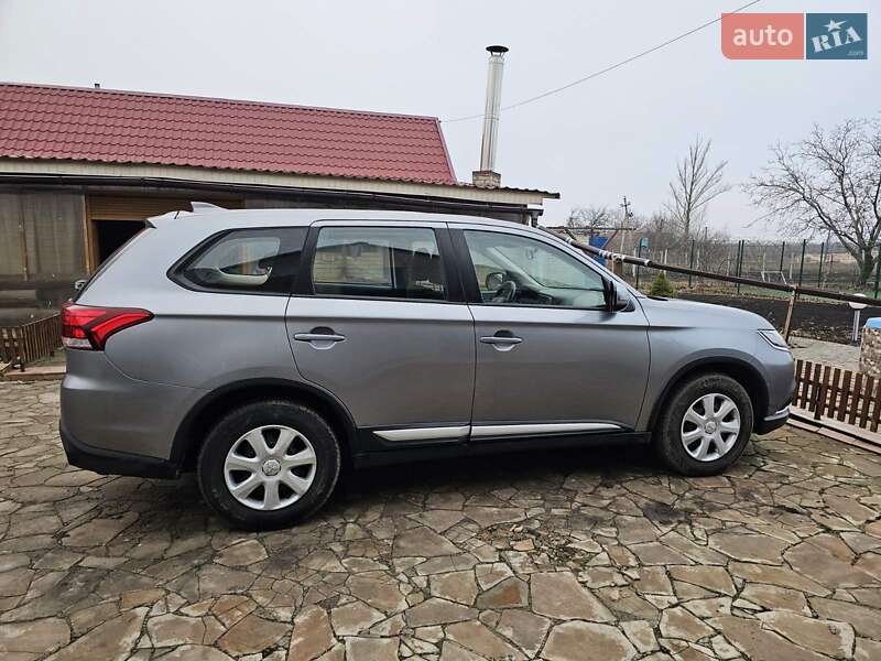Внедорожник / Кроссовер Mitsubishi Outlander 2021 в Киеве