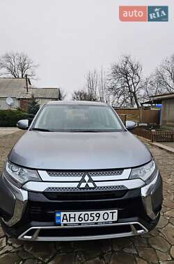 Внедорожник / Кроссовер Mitsubishi Outlander 2021 в Баре