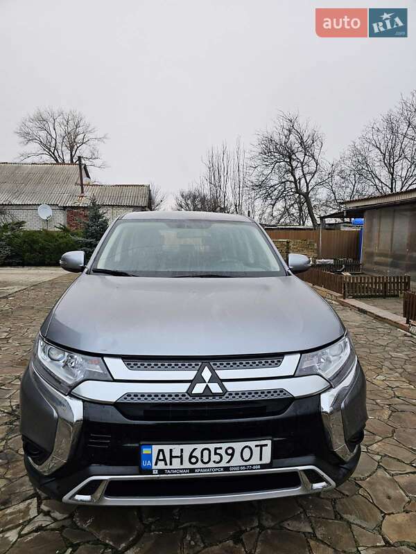 Mitsubishi Outlander 2021